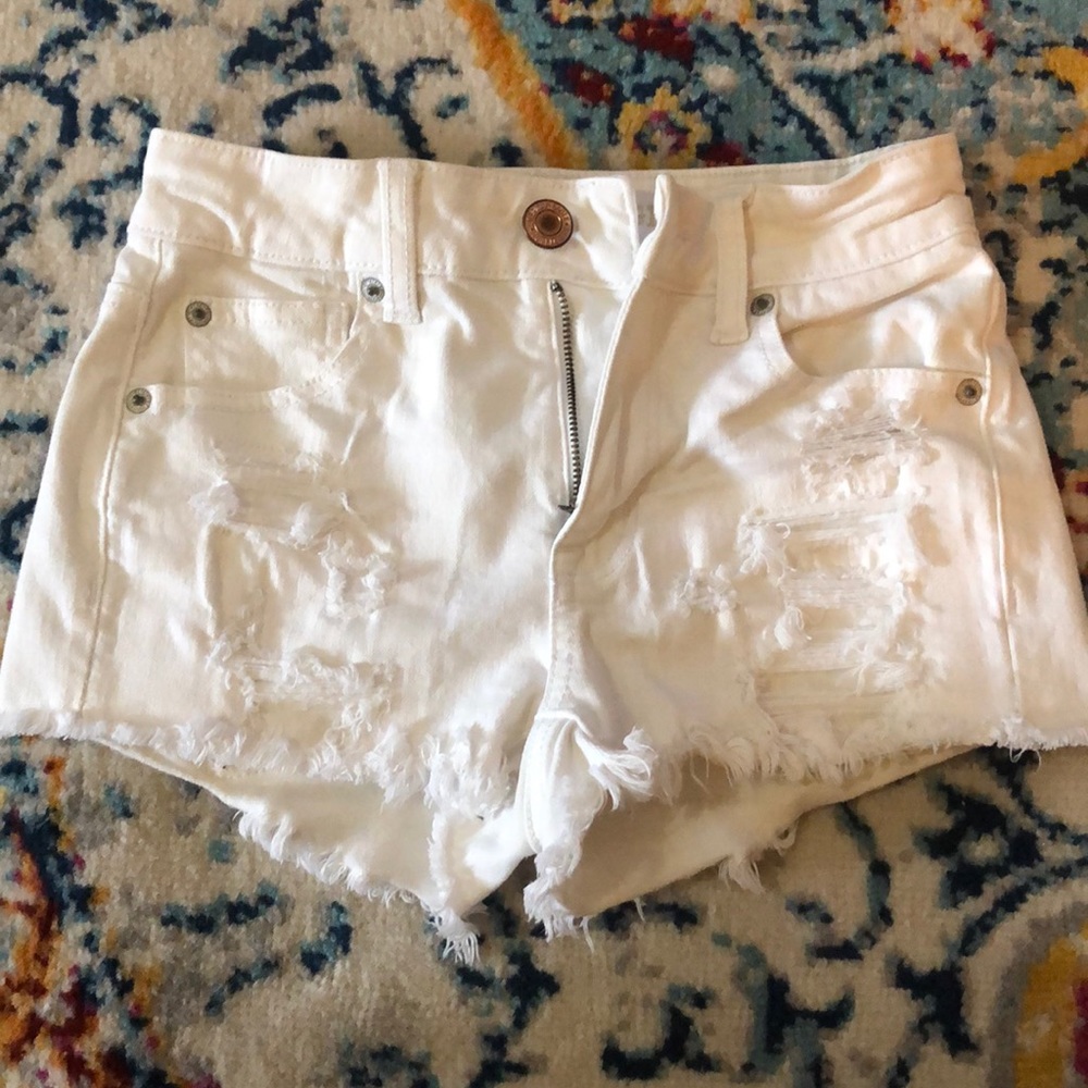 Abercrombie like new white shorts!!